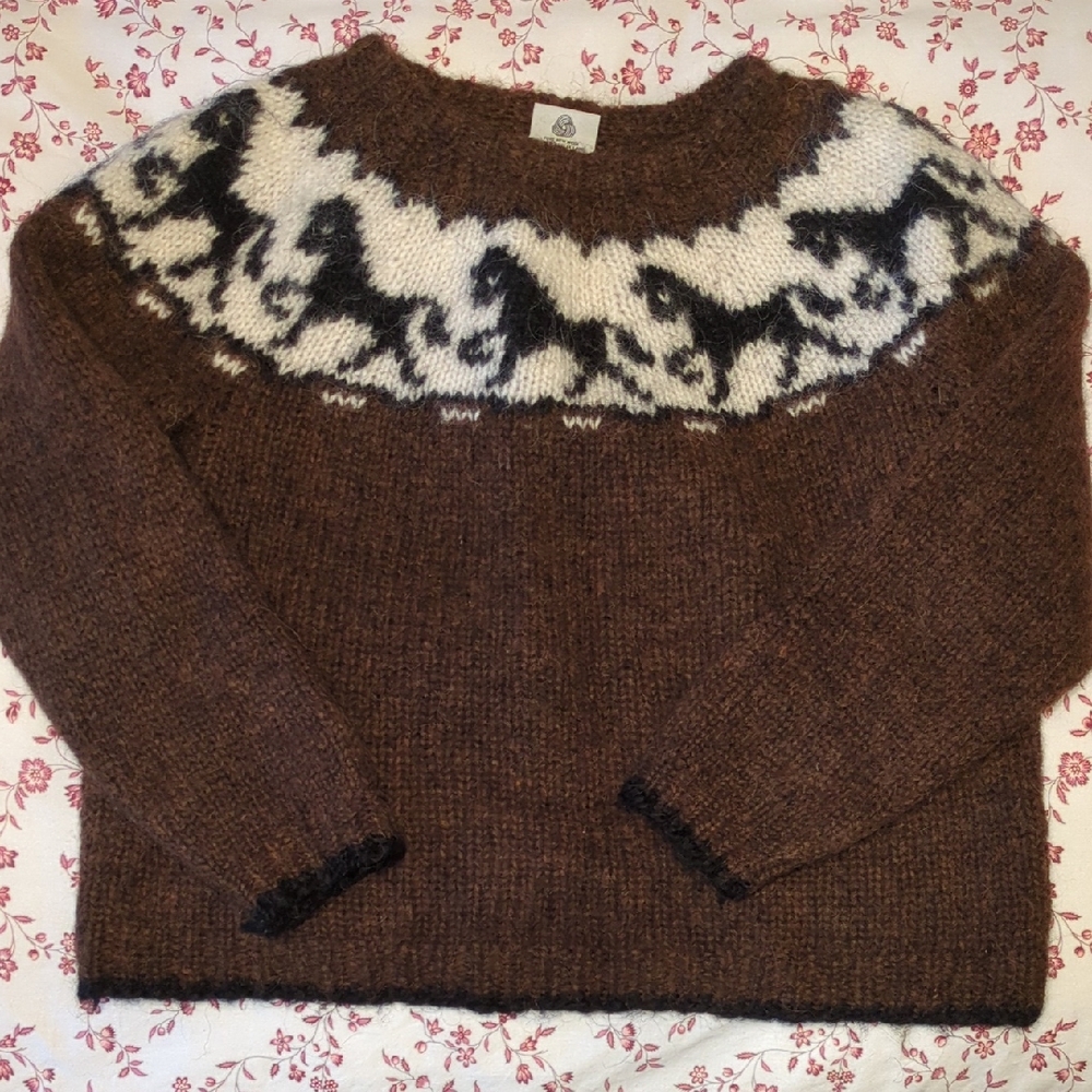Handknit Icelandic Sweater Lopapeysa Horse Pattern